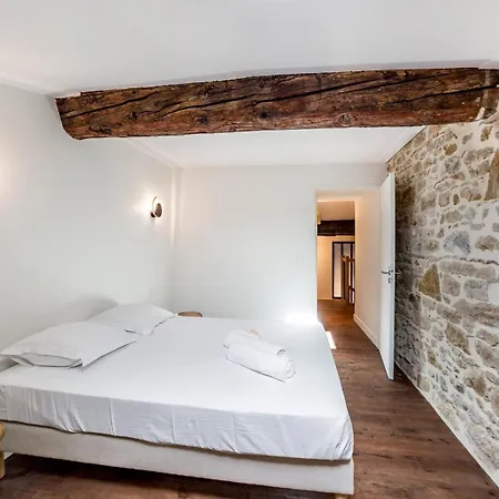 High-end Overlooking The Quays Ail Apartment