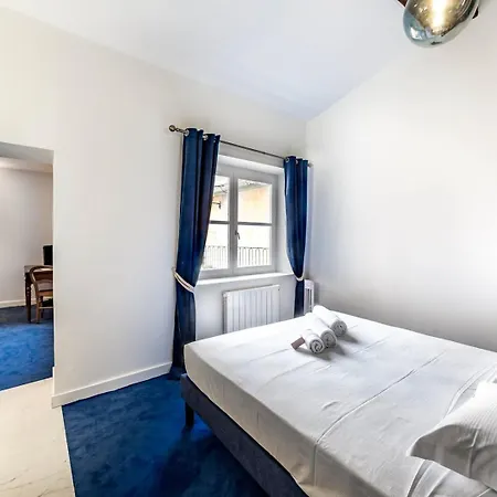 High-end Overlooking The Quays Ail *