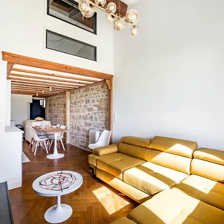 High-end Overlooking The Quays Ail Apartment Lyon