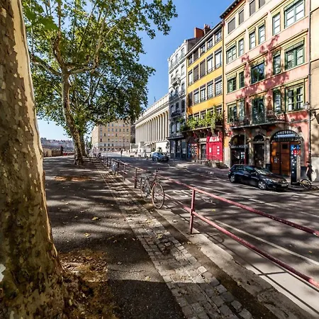 Apartment High-end Overlooking The Quays Ail Lyon