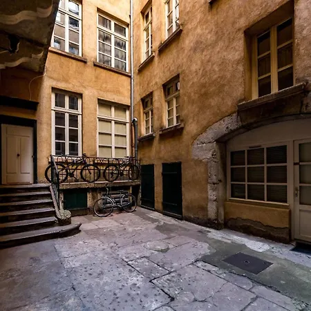 High-end Overlooking The Quays Ail *