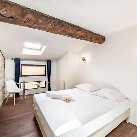 High-end Overlooking The Quays Ail *