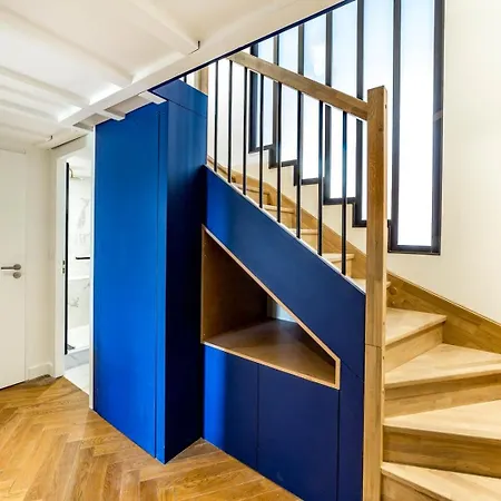 High-end Overlooking The Quays Ail *